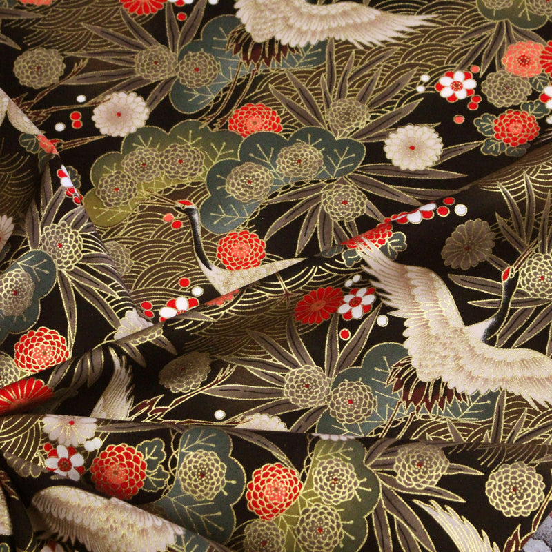 Tissu coton motif japonais TSURU aux grues dorées, chrysanthèmes & Seigaiha, fond noir - COLLECTION JAPON DORÉ - TissusPapi.com