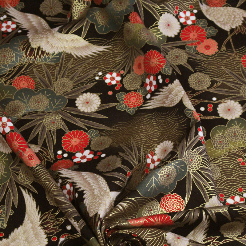 Tissu coton motif japonais TSURU aux grues dorées, chrysanthèmes & Seigaiha, fond noir - COLLECTION JAPON DORÉ - TissusPapi.com