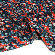 Tissu cotonnade motif japonais KOï aux poissons carpes koï rouges, fleurs et fond bleu - OEKO - TEX - TissusPapi.com
