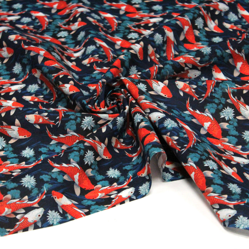 Tissu cotonnade motif japonais KOï aux poissons carpes koï rouges, fleurs et fond bleu - OEKO - TEX - TissusPapi.com