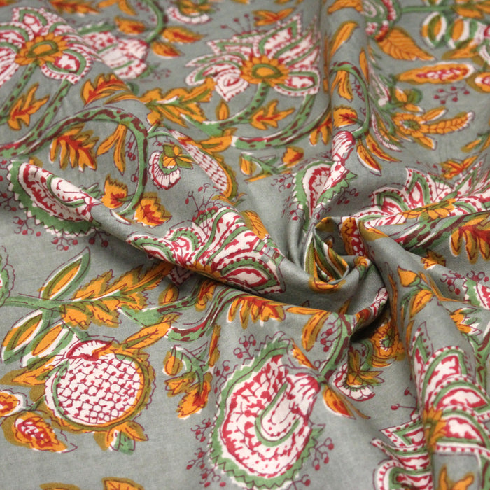 Tissu coton fin imprimé INDIENNES, vert amande aux fleurs jaunes rouges et blanches