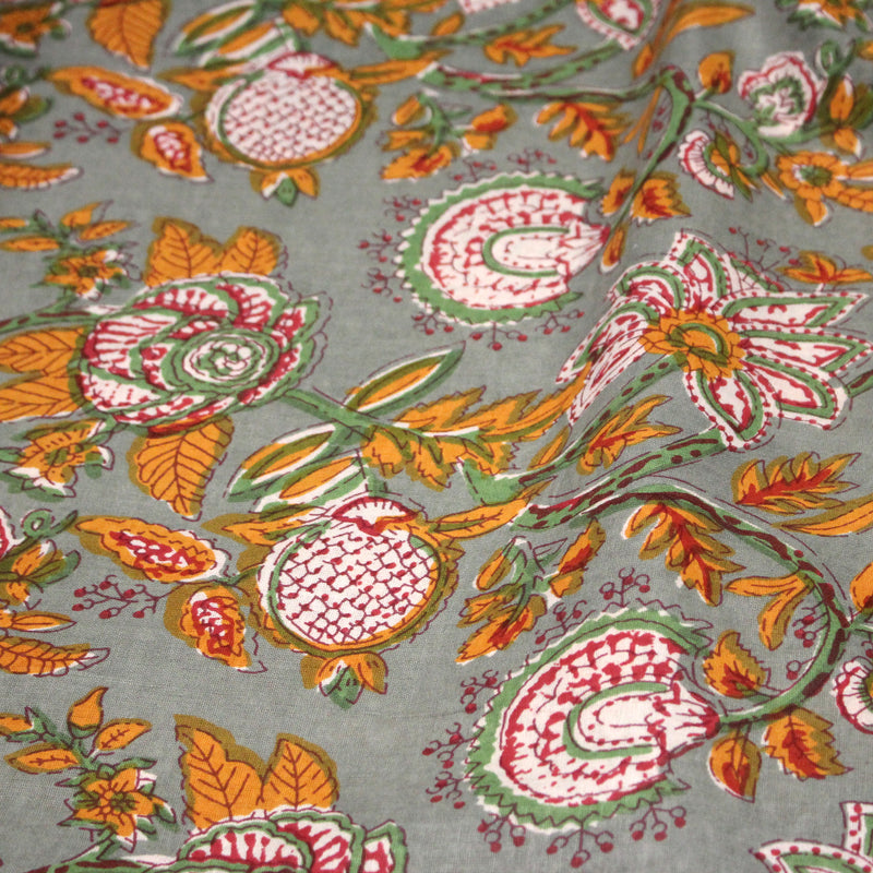 Tissu coton fin imprimé INDIENNES, vert amande aux fleurs jaunes rouges et blanches - TissusPapi.com