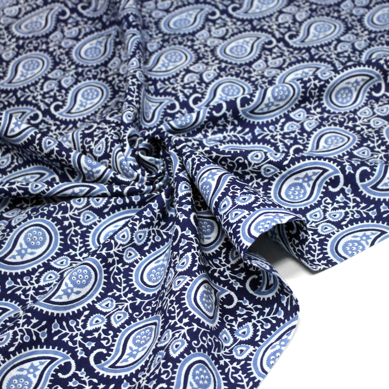 Tissu coton fin imprimé INDIENNES, motif Paisley cachemire bleu, ciel et blanc - TissusPapi.com
