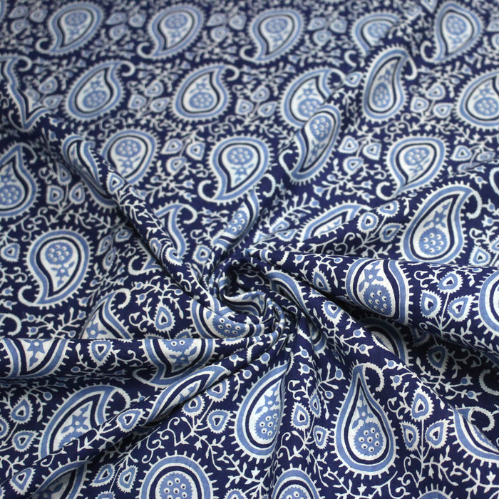 Tissu coton fin imprimé INDIENNES, motif Paisley cachemire bleu, ciel et blanc