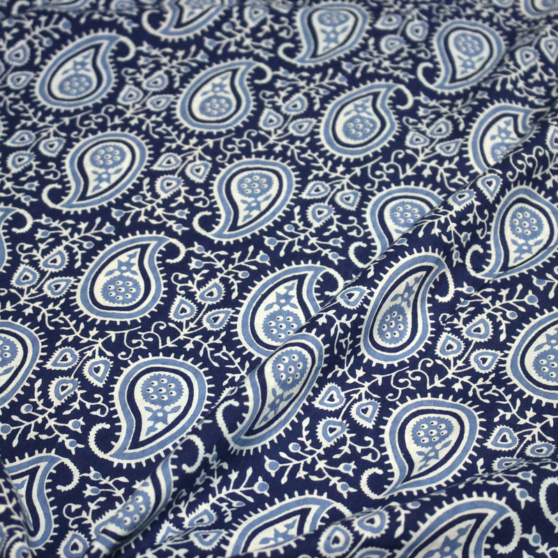 Tissu coton fin imprimé INDIENNES, motif Paisley cachemire bleu, ciel et blanc - TissusPapi.com