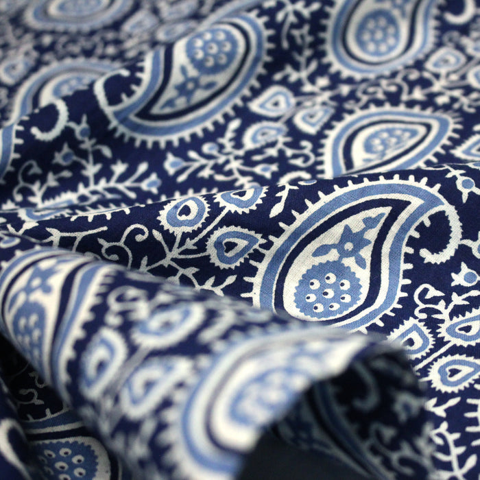 Tissu coton fin imprimé INDIENNES, motif Paisley cachemire bleu, ciel et blanc