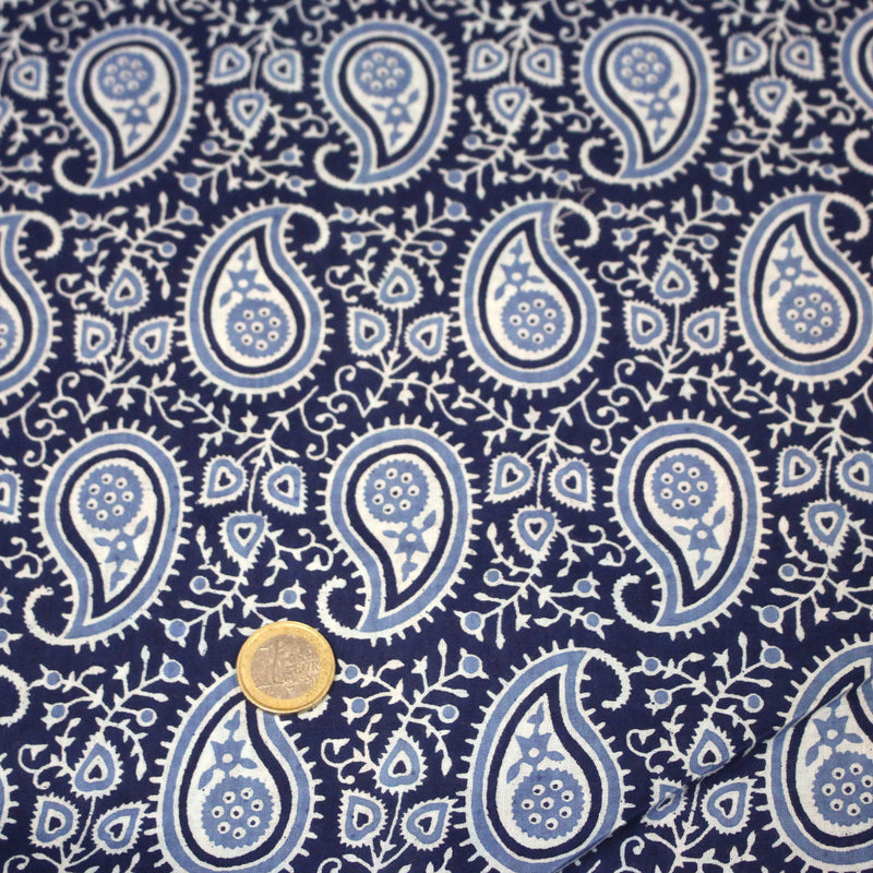 Tissu coton fin imprimé INDIENNES, motif Paisley cachemire bleu, ciel et blanc - TissusPapi.com
