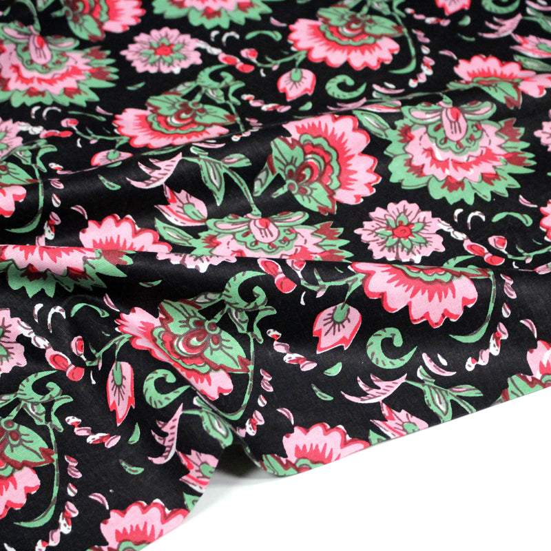 Tissu coton fin imprimé INDIENNES, noir aux fleurs roses rouges et vertes - TissusPapi.com