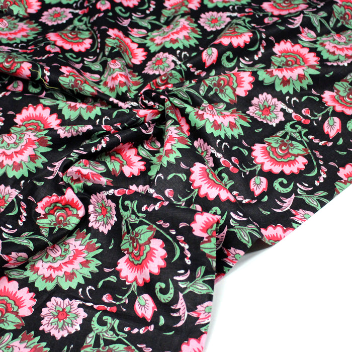 Tissu coton fin imprimé INDIENNES, noir aux fleurs roses rouges et vertes