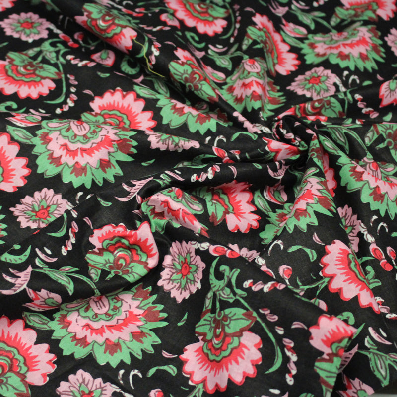Tissu coton fin imprimé INDIENNES, noir aux fleurs roses rouges et vertes - TissusPapi.com