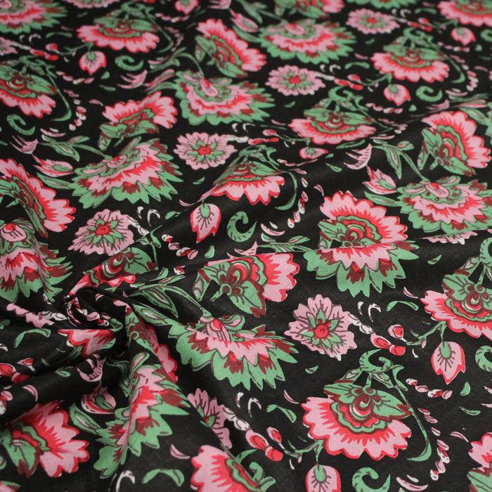 Tissu coton fin imprimé INDIENNES, noir aux fleurs roses rouges et vertes
