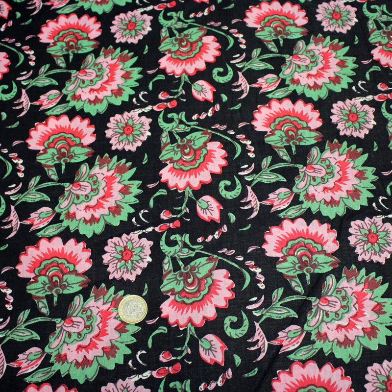Tissu coton fin imprimé INDIENNES, noir aux fleurs roses rouges et vertes - TissusPapi.com