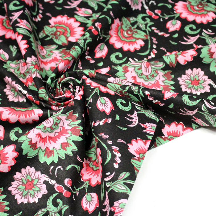 Tissu coton fin imprimé INDIENNES, noir aux fleurs roses rouges et vertes