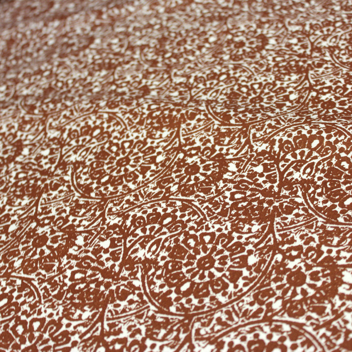 Tissu de coton motif indien aux rosaces ocres, fond blanc - COLLECTION KALAMKARI - OEKO-TEX®