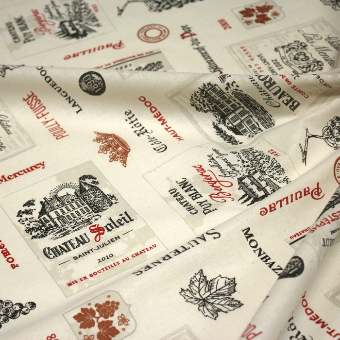 : Tissu cotonnade VINS & CEPAGES aux étiquettes et noms de vins et terroirs, écru - TissusPapi.com