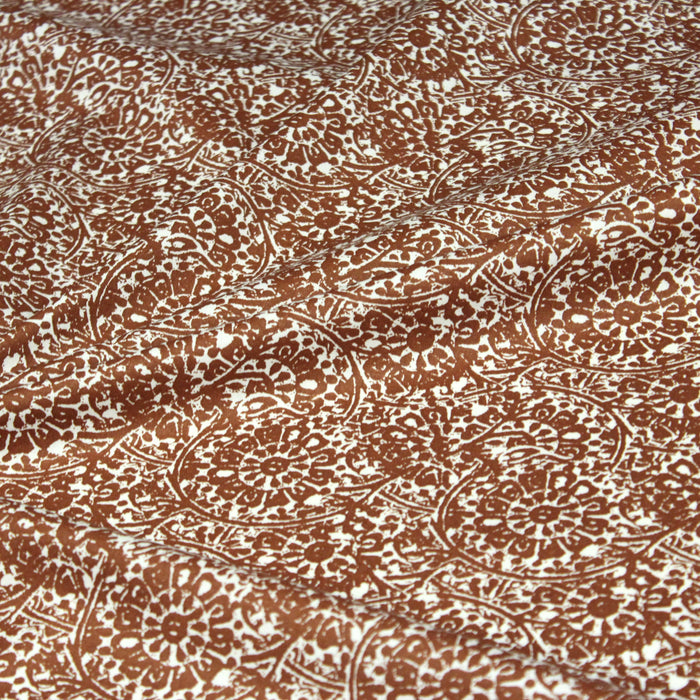Tissu de coton motif indien aux rosaces ocres, fond blanc - COLLECTION KALAMKARI - OEKO-TEX®