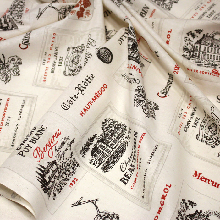 : Tissu cotonnade VINS & CEPAGES aux étiquettes et noms de vins et terroirs, écru - TissusPapi.com