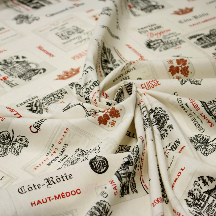 : Tissu cotonnade VINS & CEPAGES aux étiquettes et noms de vins et terroirs, écru - TissusPapi.com