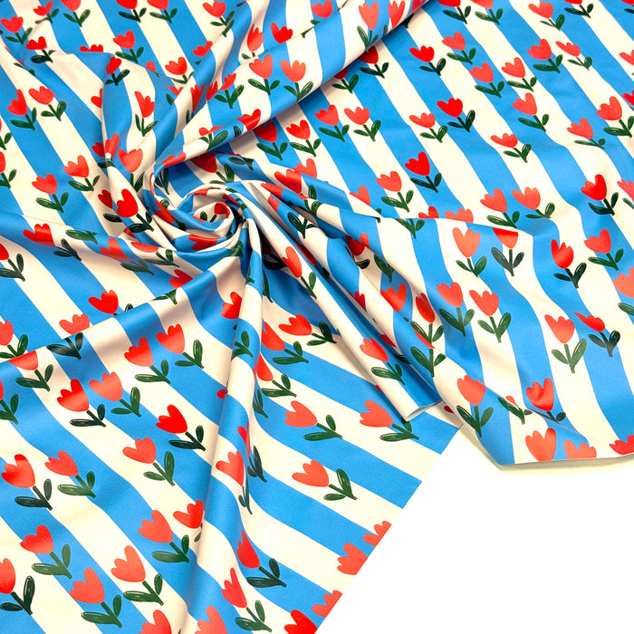 Tissu habillement imperméable, Rayures bleues & tulipes roses rouges - STANDARD 100 by OEKO-TEX