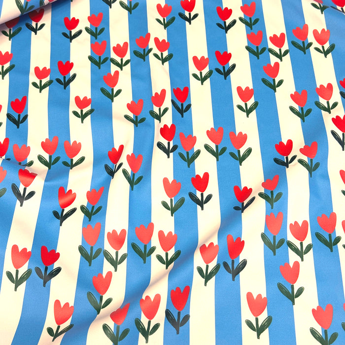 Tissu habillement imperméable, Rayures bleues & tulipes roses rouges - STANDARD 100 by OEKO-TEX