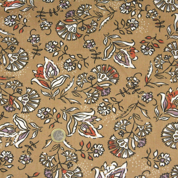 Tissu de coton fleuri indien aux fleurs blanche, rouille et parmes, fond marron cacao - COLLECTION KALAMKARI - OEKO-TEX®