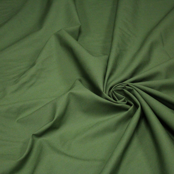 Tissu popeline de coton vert mousse uni - COLLECTION LES BASIQUES - TissusPapi.com