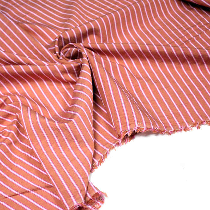 Tissu viscose fluide SERENIDADE, tissé corail aux rayures roses et blanches - Fabrication française - TissusPapi.com