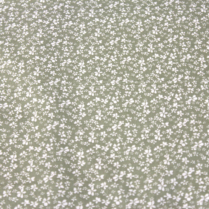 Tissu de coton vert amande aux fleurs blanches - OEKO-TEX