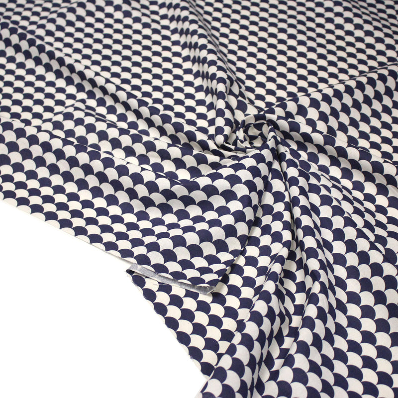 Tissu cotonnade motif japonais écailles KIKKO – Bleu indigo & écru - TissusPapi.com