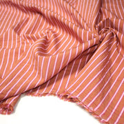 Tissu viscose fluide SERENIDADE, tissé corail aux rayures roses et blanches - Fabrication française - TissusPapi.com