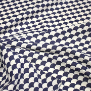 Tissu cotonnade motif japonais écailles KIKKO – Bleu indigo & écru - TissusPapi.com