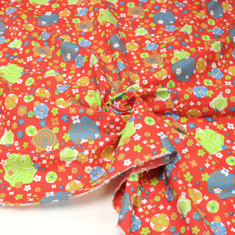 Tissu cotonnade SEVENTIES rouge et formes psychédéliques oranges, bleues, vertes