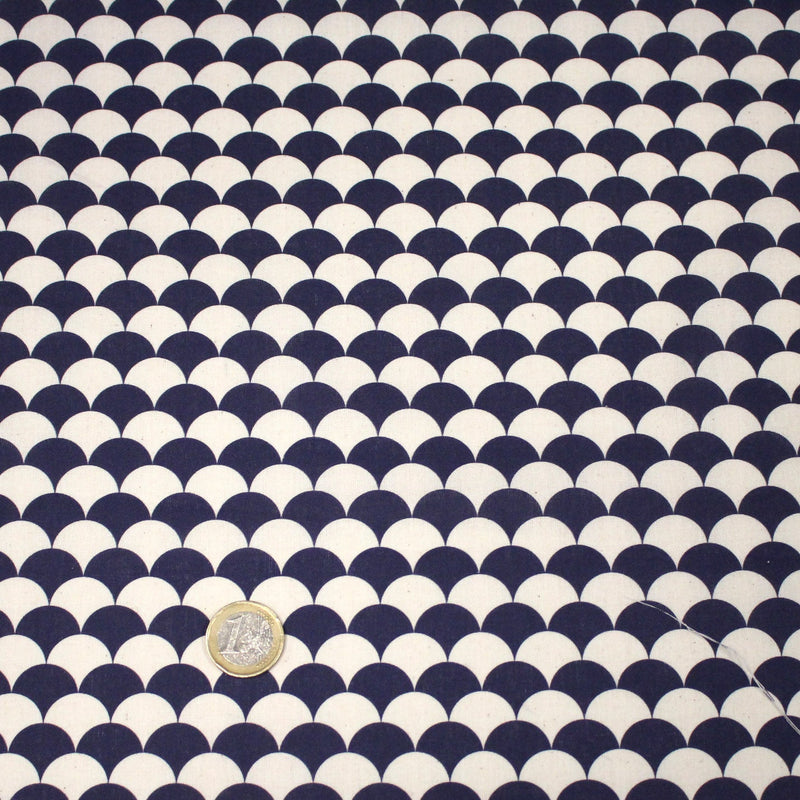 Tissu cotonnade motif japonais écailles KIKKO – Bleu indigo & écru - TissusPapi.com