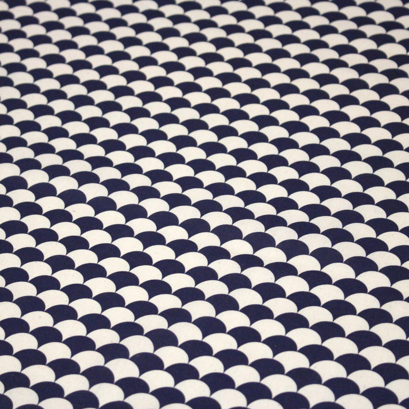 Tissu cotonnade motif japonais écailles KIKKO – Bleu indigo & écru - TissusPapi.com