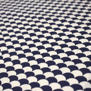 Tissu cotonnade motif japonais écailles KIKKO – Bleu indigo & écru - TissusPapi.com