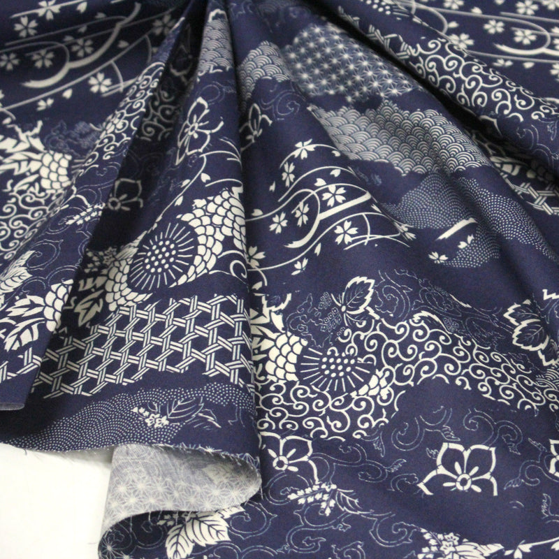 Tissu cotonnade WAGARA aux motifs japonais et tons bleu indigo & écrus - TissusPapi.com