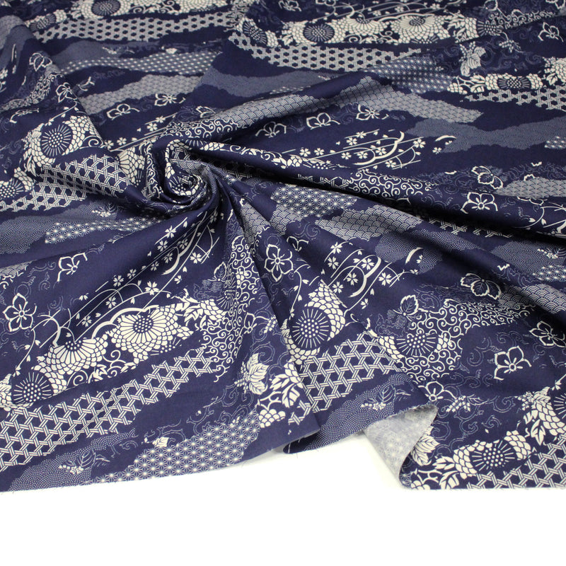Tissu cotonnade WAGARA aux motifs japonais et tons bleu indigo & écrus - TissusPapi.com