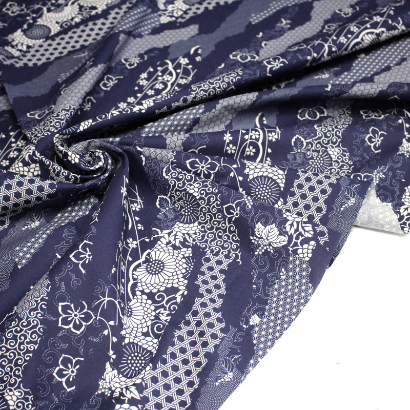 Tissu cotonnade WAGARA aux motifs japonais et tons bleu indigo & écrus - TissusPapi.com
