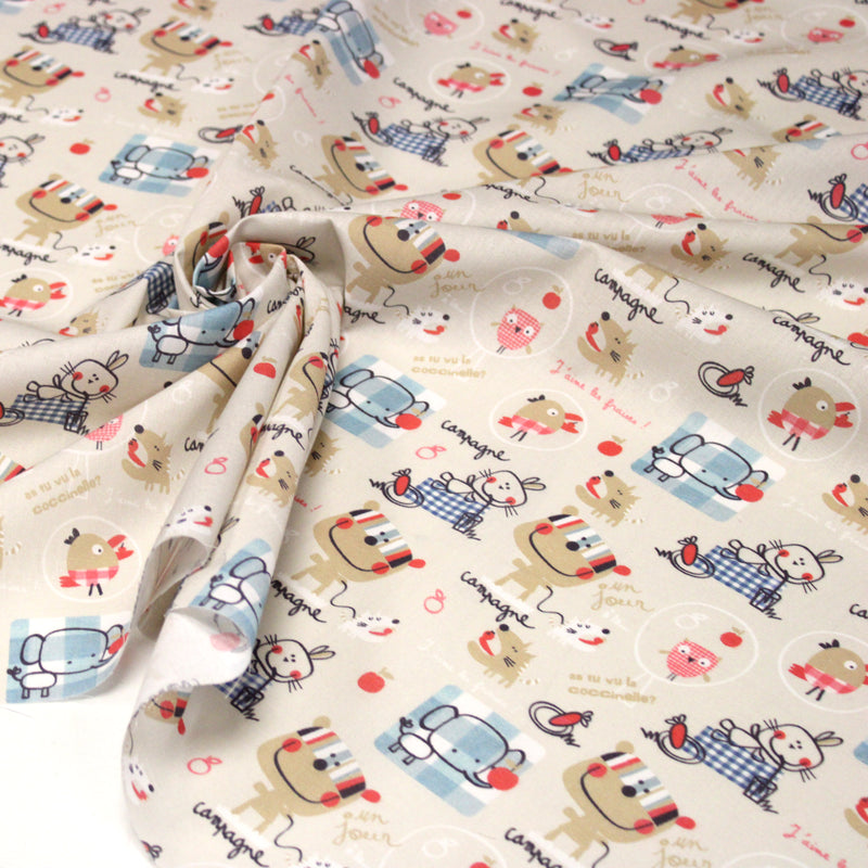 Tissu cotonnade enfant animaux en pique-nique à la campagne sur fond beige écru