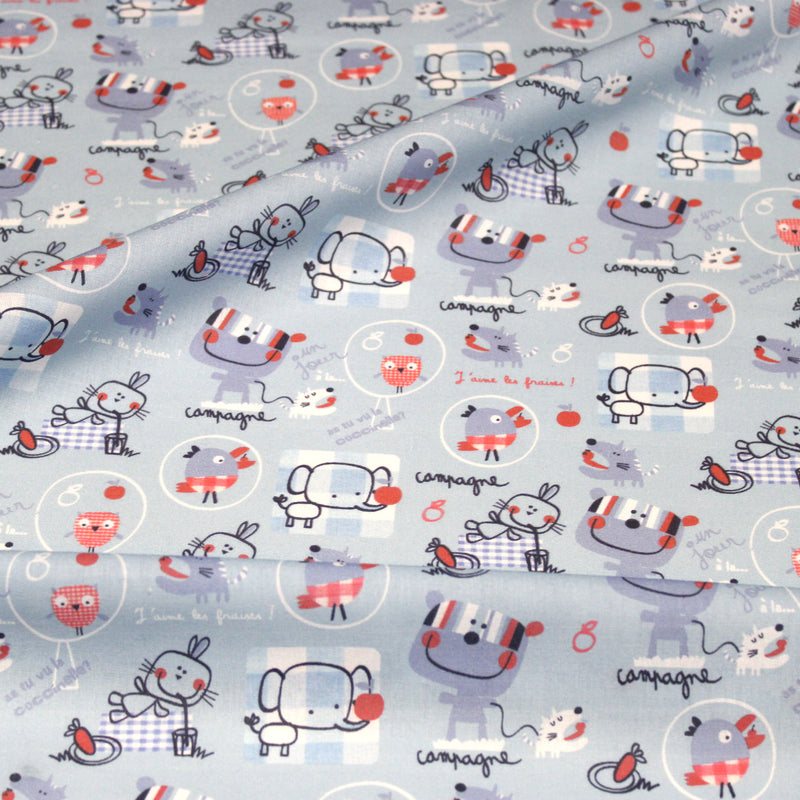 Tissu cotonnade enfant animaux en pique-nique à la campagne sur fond bleu ciel