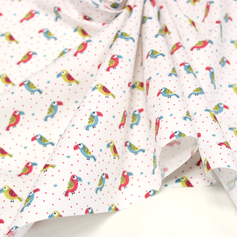 Tissu cotonnade enfant aux petits toucans multicolores sur fond blanc