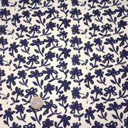 Tissu cotonnade motif japonais HANA - E, aux fleurs dessinées bleues, fond écru - TissusPapi.com