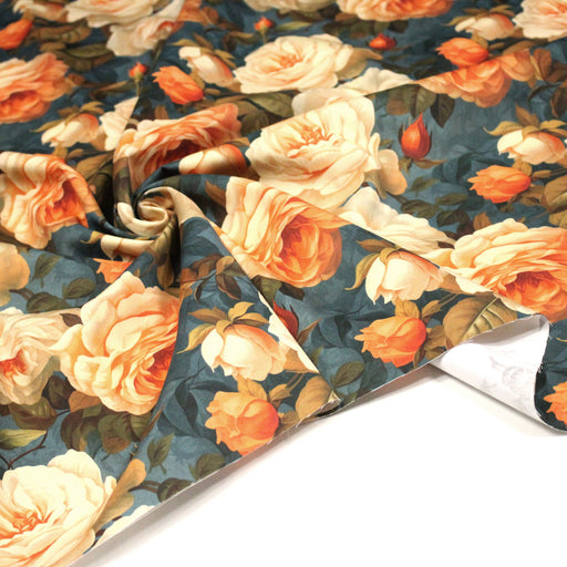 Tissu gabardine coton imprimée floral aux roses oranges et corail, fond bleu canard faux - uni - TissusPapi.com