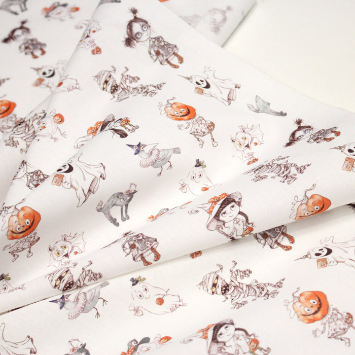 Tissu cotonnade HALLOWEEN, blanc aux personnages qui font peur, de fantomes et de momies