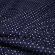 Tissu cotonnade motif japonais KA - KASURI, aux fines croix écrues, fond bleu indigo - TissusPapi.com
