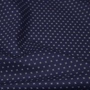 Tissu cotonnade motif japonais KA - KASURI, aux fines croix écrues, fond bleu indigo - TissusPapi.com