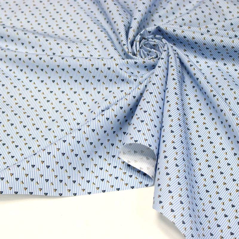 Tissu cotonnade enfant à fines rayures bleu ciel et petits triangles noirs et ocre