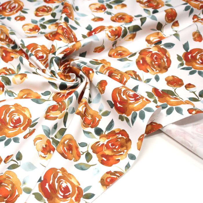 Tissu gabardine coton imprimée blanc aux roses oranges façon aquarelle - TissusPapi.com