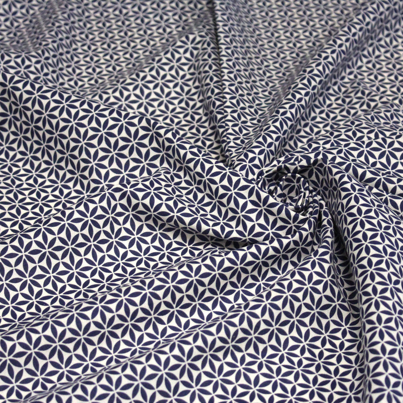 Tissu cotonnade motif japonais feuilles géométriques ASANOHA, bleu indigo & écru - TissusPapi.com