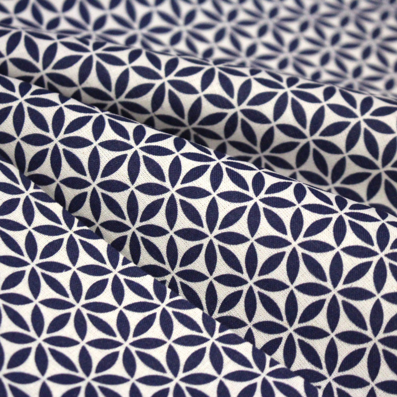Tissu cotonnade motif japonais feuilles géométriques ASANOHA, bleu indigo & écru - TissusPapi.com